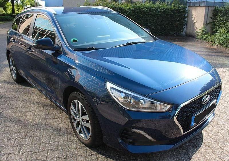 Blau Gebraucht 2019 Hyundai i30 YES! Limousine | 12.900 € (Guter Preis) - Bild 1/4