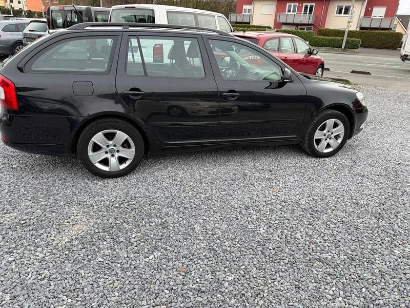 Gebraucht Skoda Octavia Elegance 105 PS (77 kW) 2011 Schwarz Kombi