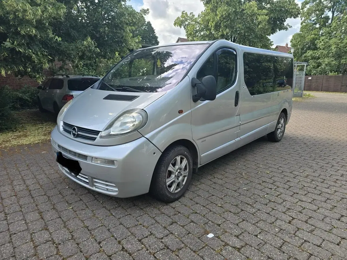 Gebraucht Opel Vivaro 100 PS (73 kW) 2006 Silber Van / Kleinbus