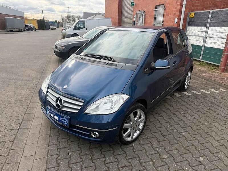 Gebraucht Mercedes A180 Elegance 109 PS (80 kW) 2011 Andere farben Limousine