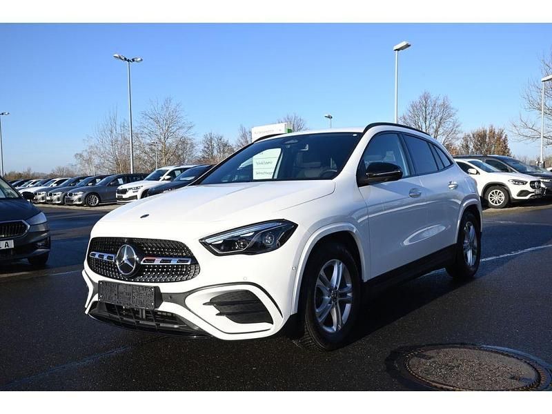 Weiss Gebraucht 2024 Mercedes GLA200 Sport SUV | 36.990 € (Guter Preis) - Bild 1/4