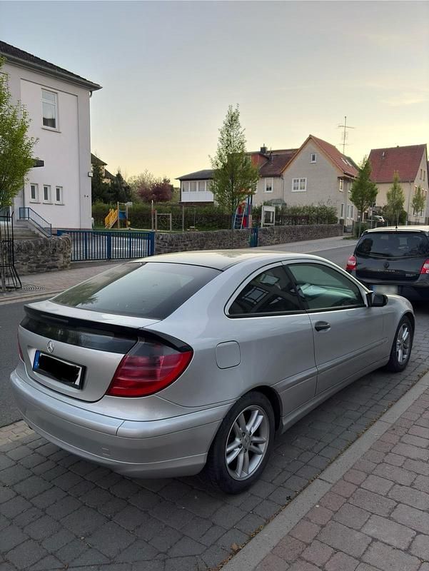 Second-hand Mercedes C180 143 CP (105 kW) 2003 Argintiu Coupe
