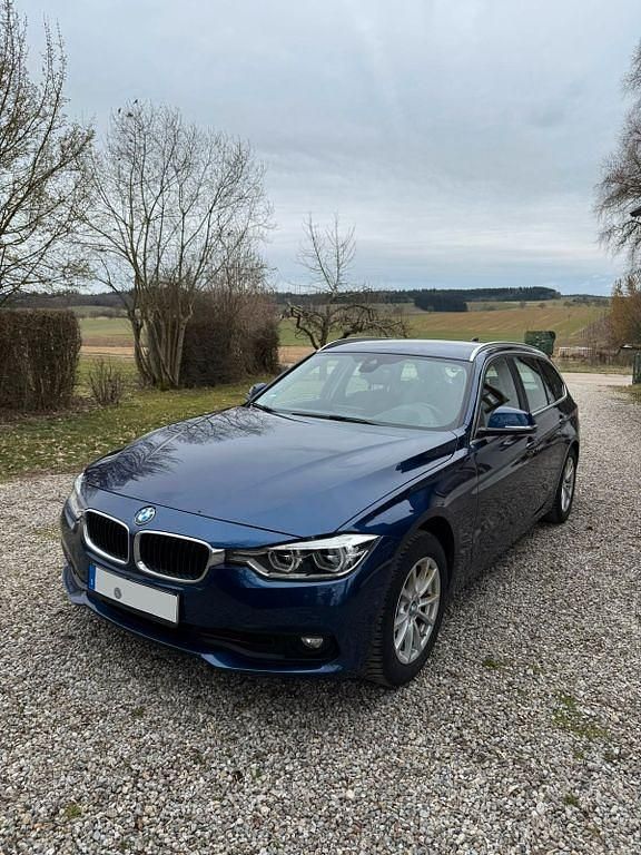 Gebraucht BMW 320 Sport Line 190 PS (139 kW) 2017 Blau Kombi