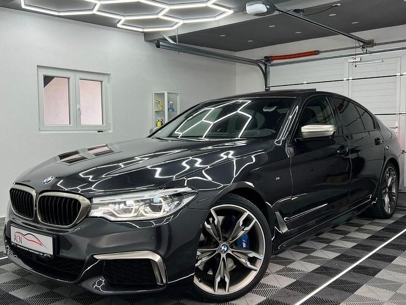 Grau Gebraucht 2019 BMW M550 M Sport Limousine | 37.850 € (Etwas zu teuer) - Bild 1/4