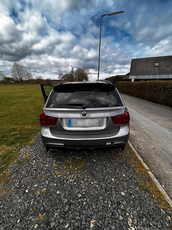 Gebraucht BMW 330 M Performance 245 PS (180 kW) 2011 Grau Kombi