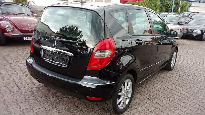 Gebraucht Mercedes A160 95 PS (69 kW) 2010 Schwarz Kleinwagen