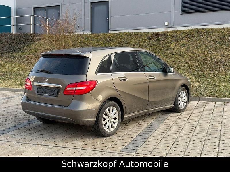 Gebraucht Mercedes B200 136 PS (100 kW) 2013 Van / Kleinbus