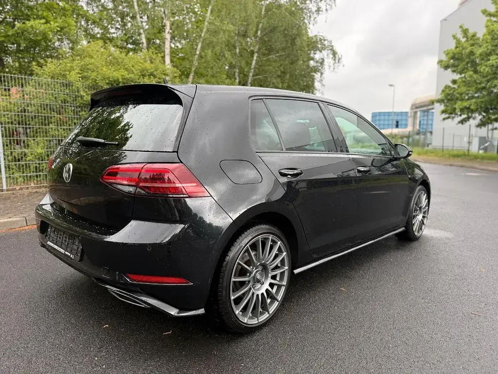 Second-hand VW Golf VII Highline 150 CP (110 kW) 2018 Negru Berlinǎ