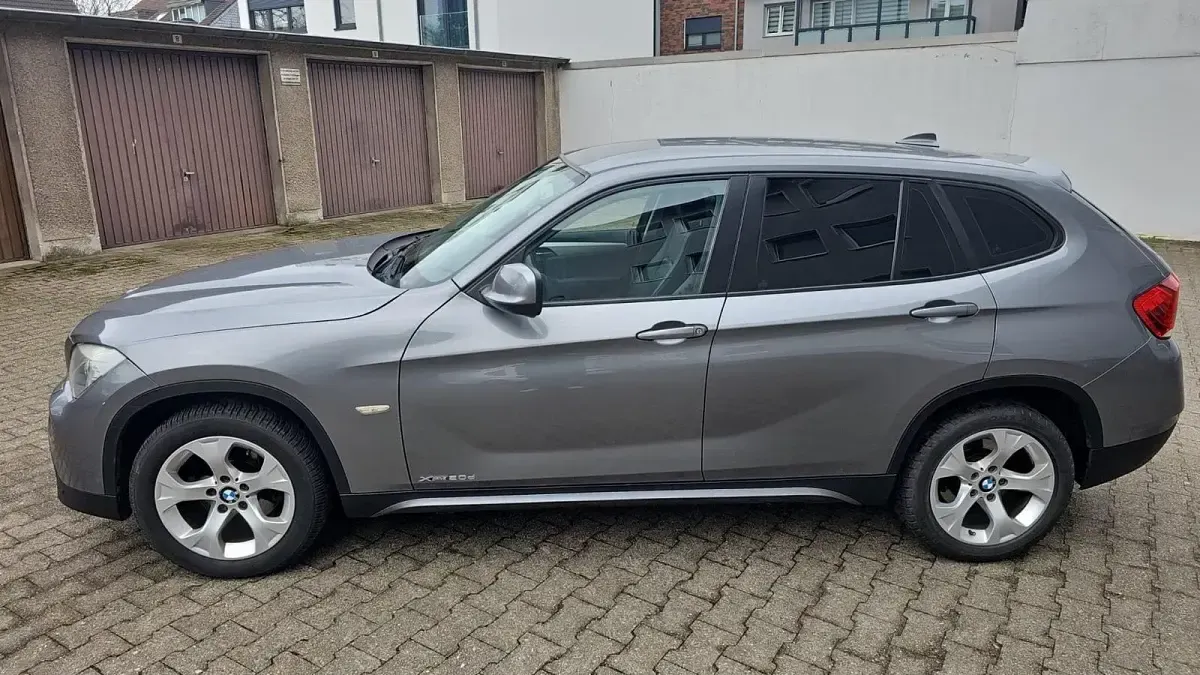 Usado BMW X1 177 CV (130 kW) 2010 Gris SUV