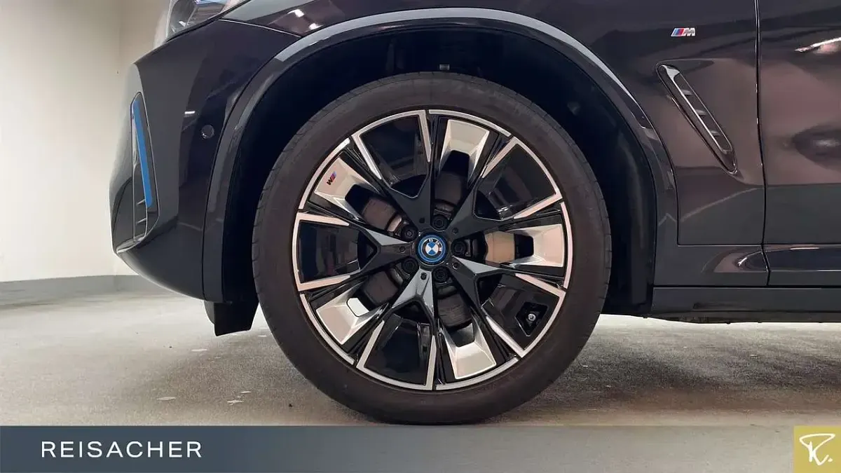 Gebraucht BMW iX3 M Sport 210 kW (286 PS) 2022 Carbonschwarz metallic SUV