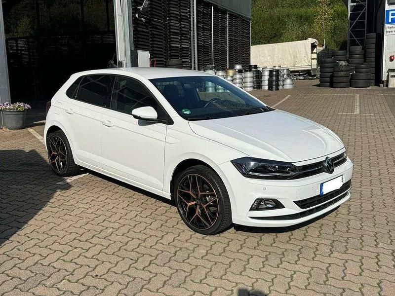Weiß Gebraucht 2021 VW Polo Highline Limousine | 17.900 € (Fairer Preis) - Bild 1/4
