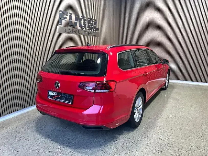 Gebraucht VW Passat Business 122 PS (89 kW) 2023 Tornadorot Kombi