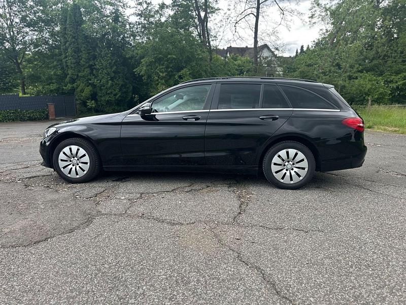 Schwarz Gebraucht 2016 Mercedes C200 Kombi | 9.989 € (Fairer Preis) - Bild 1/4