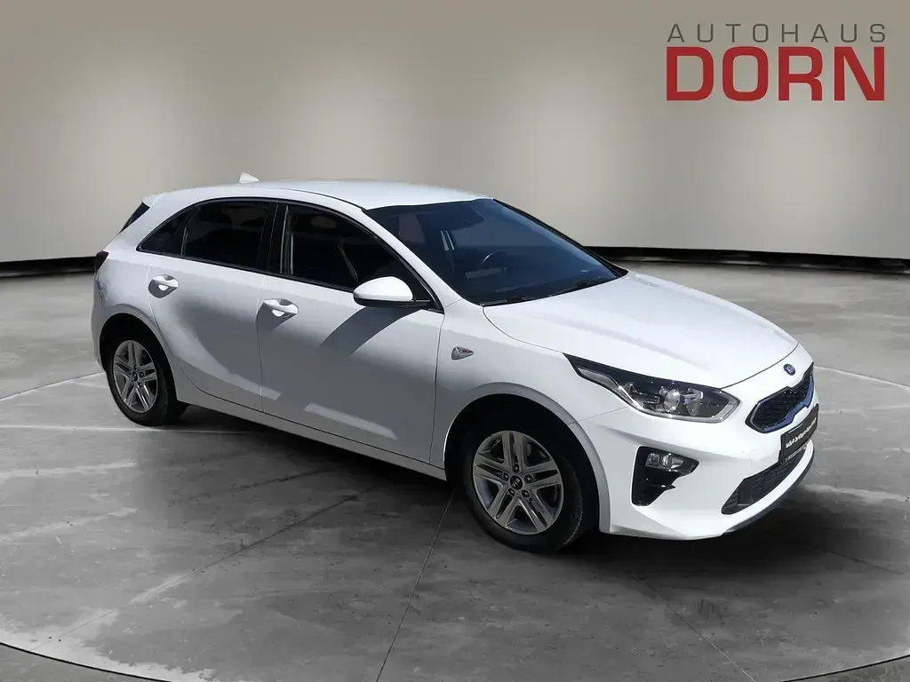 Gebraucht Kia Ceed Comfort 140 PS (102 kW) 2021 Carraraweiss Kleinwagen