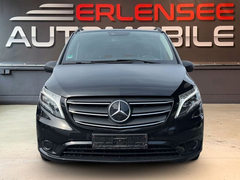 Schwarz Gebraucht 2022 Mercedes Vito Van / Kleinbus | 48.990 € (Teuer) - Bild 1/4