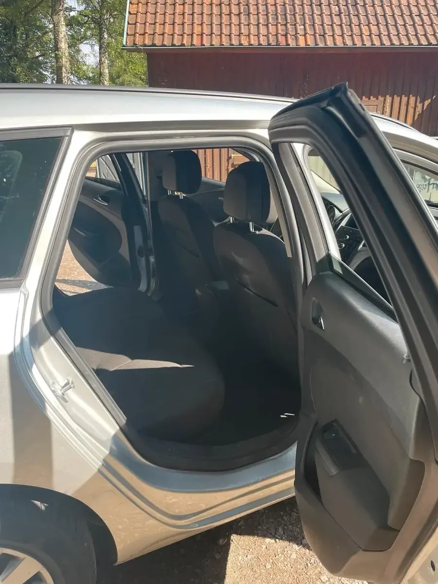 Gebraucht Opel Astra 110 PS (80 kW) 2015 Silber Kombi