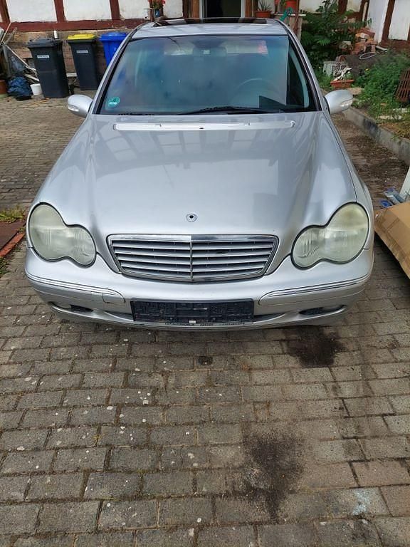 Silber Gebraucht 2002 Mercedes C180 Elegance Limousine | 1.100 € (Superpreis) - Bild 1/4