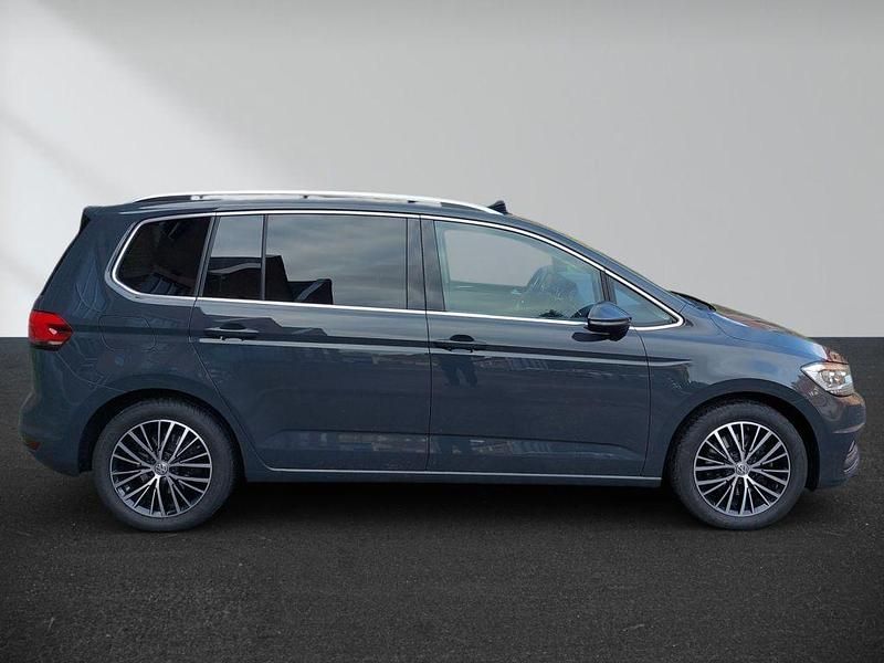 Gebraucht VW Touran Highline 179 PS (131 kW) 2016 Urano gray Van / Kleinbus
