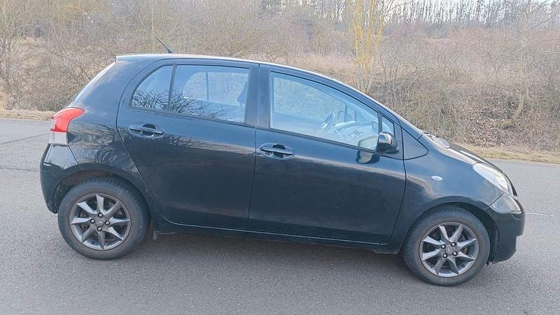 Gebraucht Daihatsu Charade 99 PS (72 kW) 2011 Schwarz Limousine