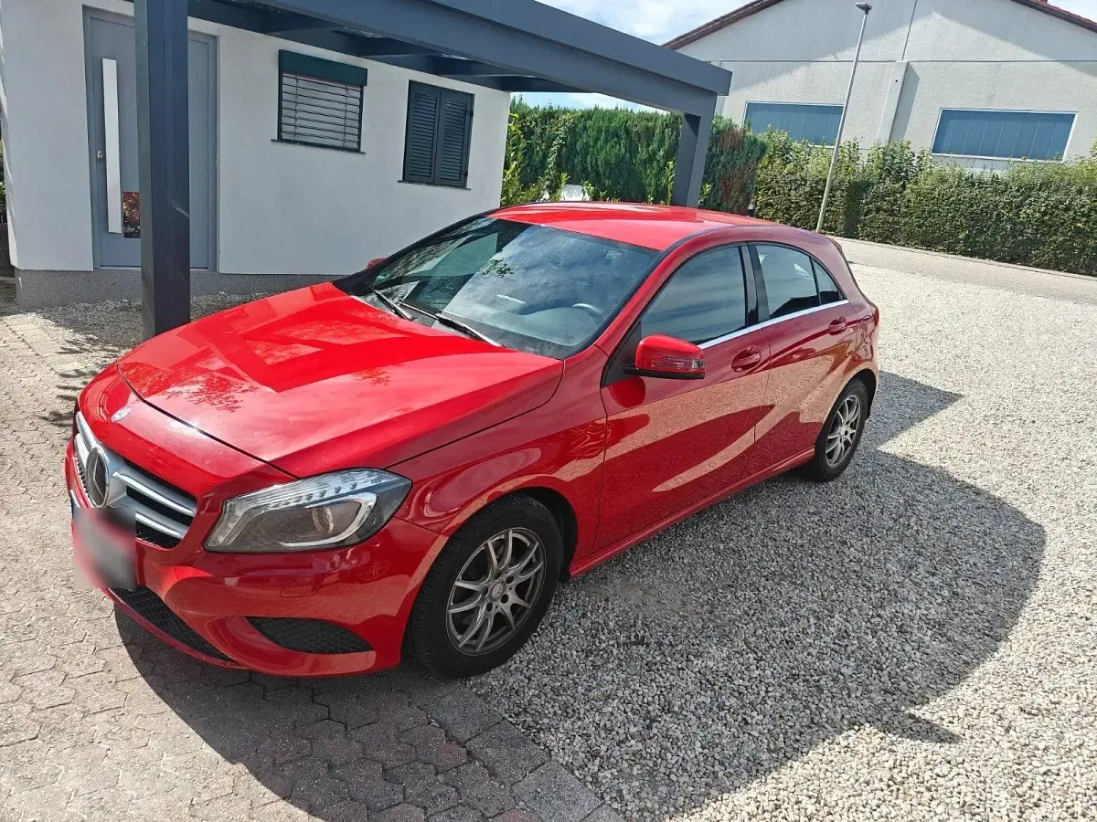 Gebraucht Mercedes A180 Urban 122 PS (89 kW) 2013 Rot Kleinwagen