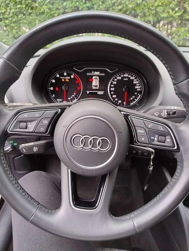 Gebraucht Audi A3 Sport 116 PS (85 kW) 2018 Schwarz Limousine