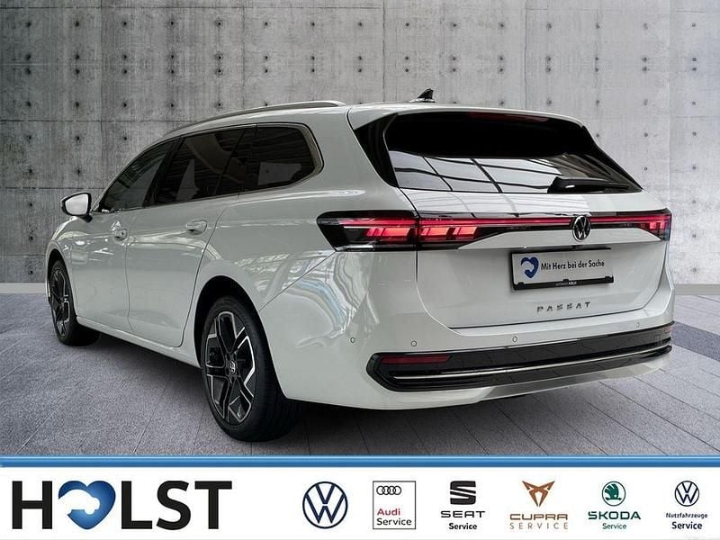 Gebraucht VW Passat Elegance 150 PS (110 kW) 2024 Weiß Kombi