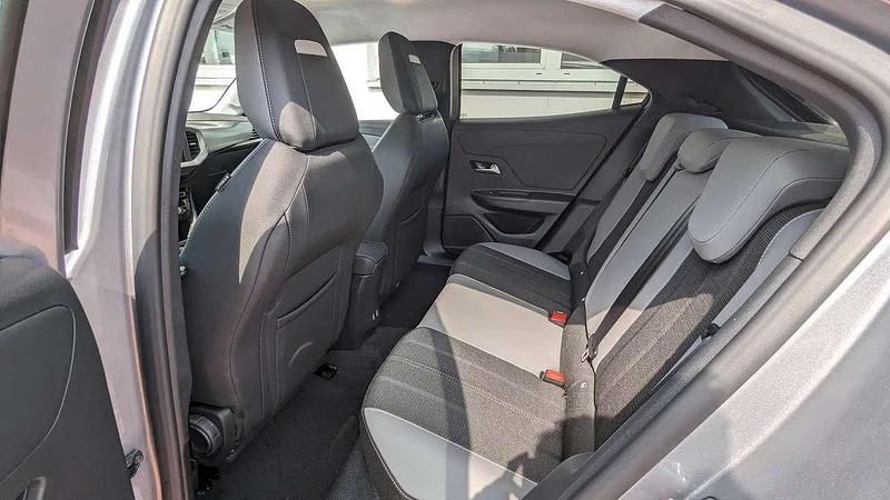 Gebraucht Opel Mokka-e Elegance 100 kW (136 PS) 2023 Kontrast grau SUV