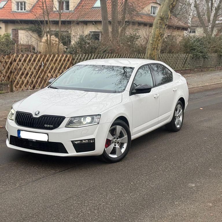 Weiß Gebraucht 2015 Skoda Octavia RS Limousine | 11.000 € (Fairer Preis) - Bild 1/4
