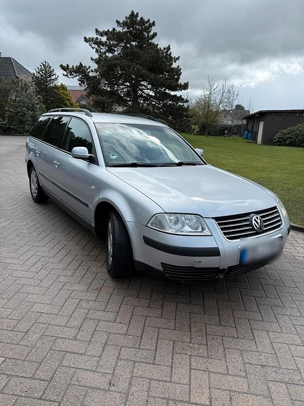 Gebraucht VW Passat 101 PS (74 kW) 2001 Silber Kombi