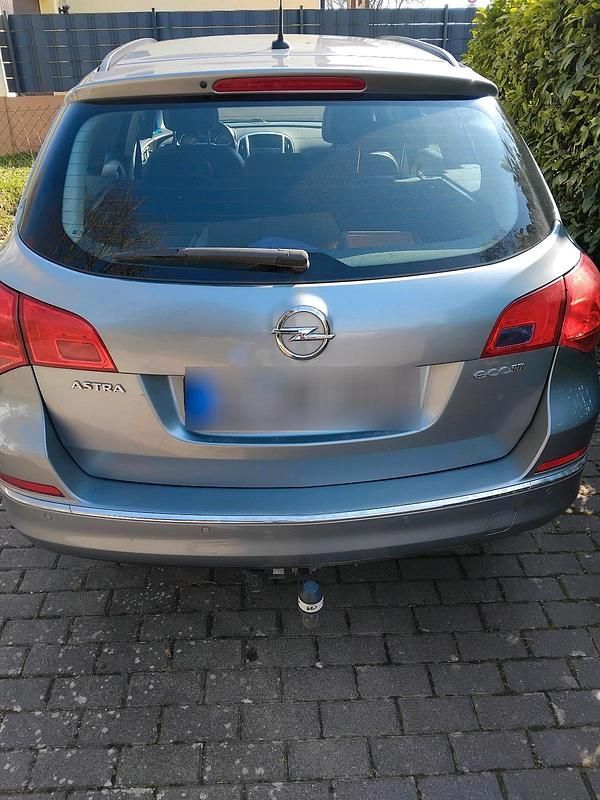 Gebraucht Opel Astra 110 PS (80 kW) 2014 Silber Kombi
