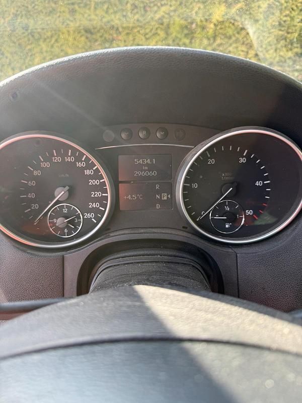 Gebraucht Mercedes ML320 224 PS (164 kW) 2006 Silber SUV