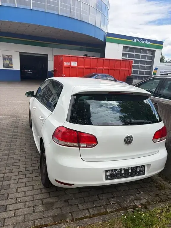 Gebraucht VW Golf VI Team 80 PS (58 kW) 2010 Weiß Kleinwagen