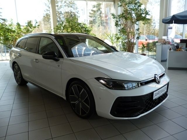 Gebraucht VW Passat R-line 150 PS (110 kW) 2024 Andere farbe Kombi