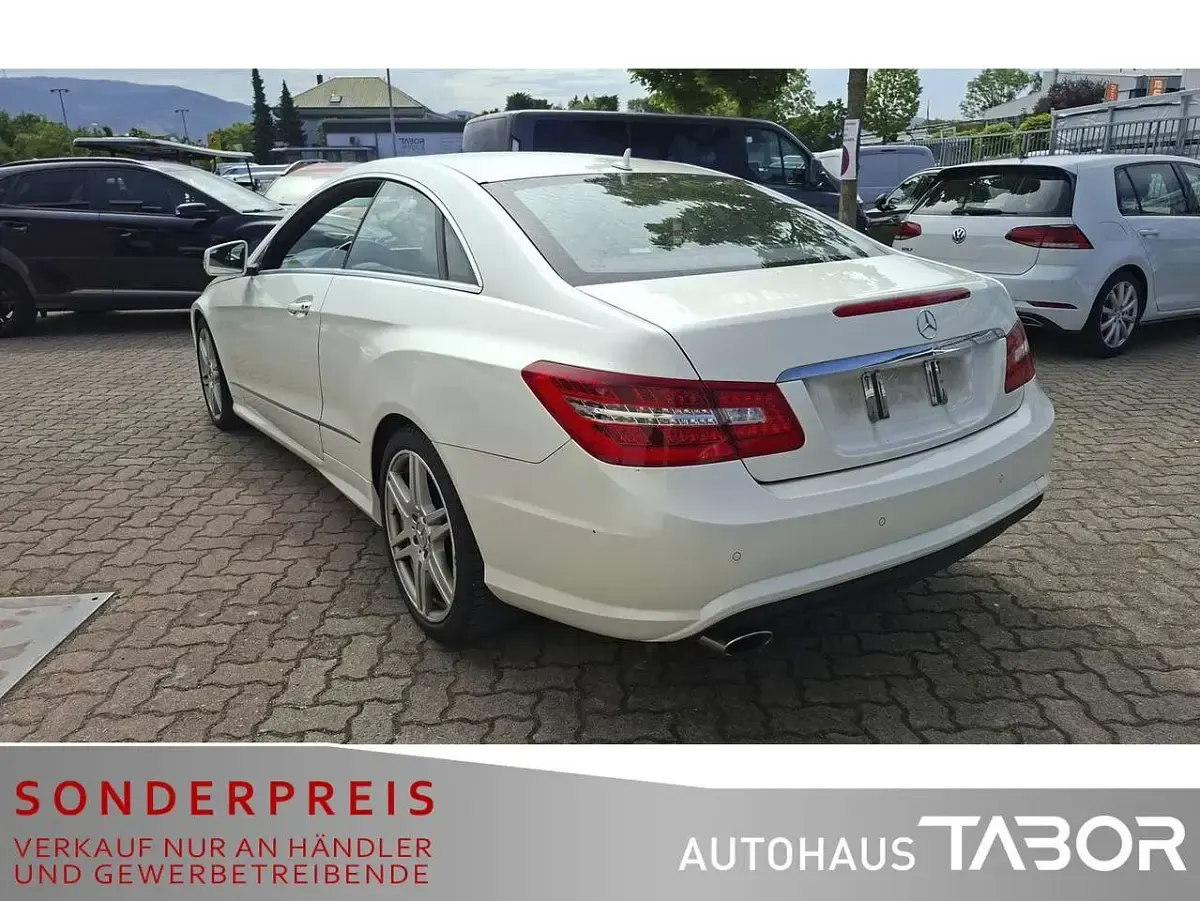 Gebraucht Mercedes E220 Avantgarde 170 PS (125 kW) 2012 Weiß Coupé