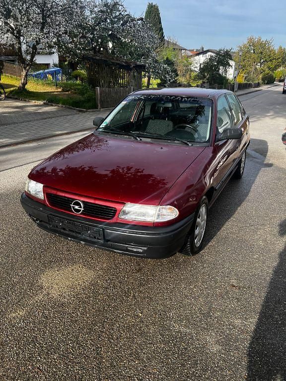 Second-hand Opel Astra 60 CP (44 kW) 1995 Roșu Berlinǎ