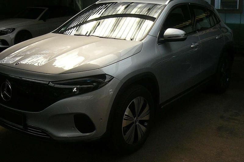 Gebraucht Mercedes B180 122 PS (89 kW) 2016 Calcitweiss/zirrusweiss Van / Kleinbus