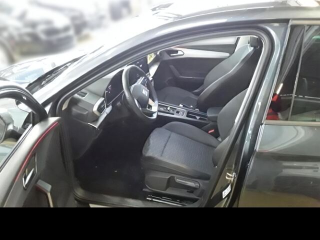 Grau Gebraucht 2024 Seat Leon FR Limousine | 27.699 € (Fairer Preis) - Bild 1/2