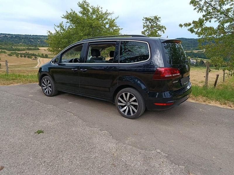 Schwarz Gebraucht 2017 VW Sharan Trendline Van / Kleinbus | 21.921 € (Guter Preis) - Bild 1/4