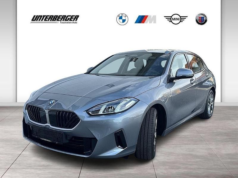 Grau Neu 2025 BMW 120 Kleinwagen | 31.790 € (Superpreis) - Bild 1/4