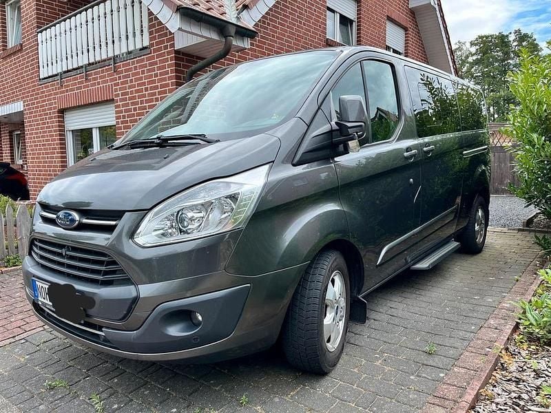 Grau Gebraucht 2018 Ford Tourneo Custom Titanium Van / Kleinbus | 27.400 € (Fairer Preis) - Bild 1/4