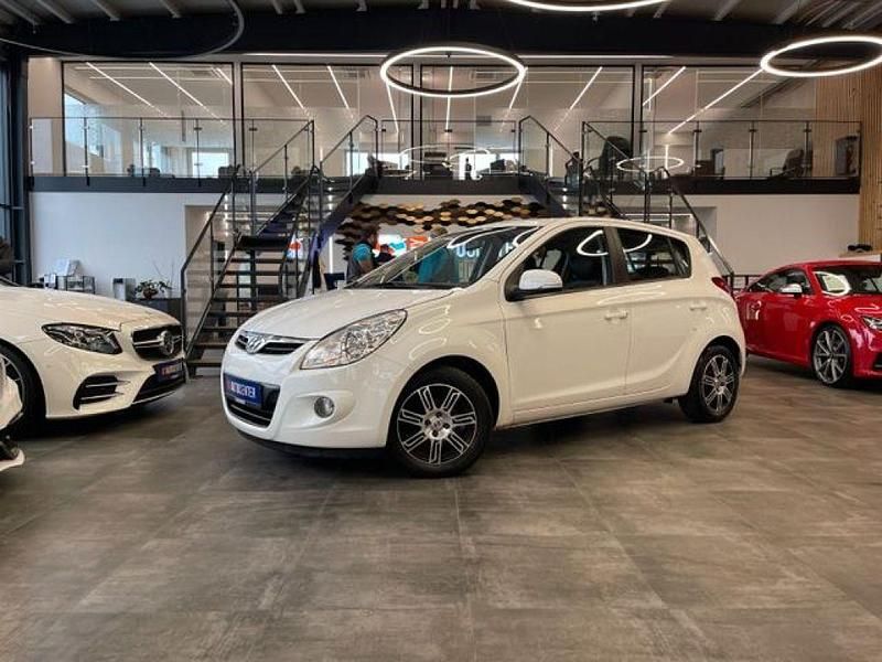 Weiß Gebraucht 2011 Hyundai i20 Edition Kleinwagen | 2.890 € (Fairer Preis) - Bild 1/4