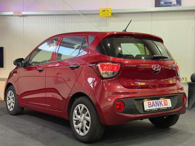 Gebraucht Hyundai i10 Classic 67 PS (49 kW) 2017 Rot Kleinwagen