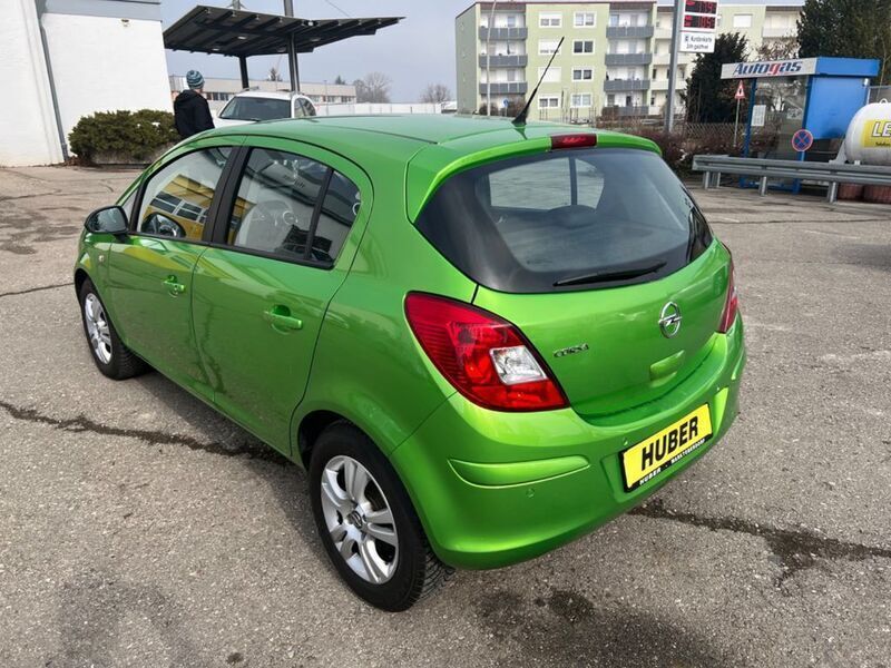 Gebraucht Opel Corsa Innovation 101 PS (74 kW) 2013 Apfelgruen p2 Kleinwagen