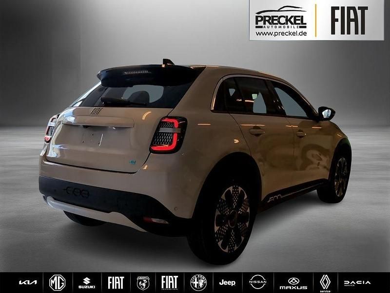 Neu Fiat 600E La Prima 114 kW (156 PS) 2025 Beige Kleinwagen