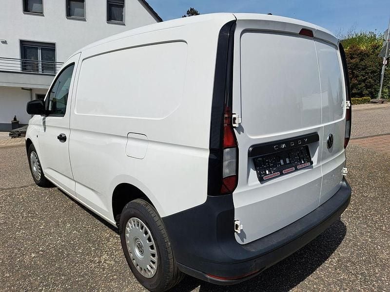 Second-hand VW Caddy 102 CP (75 kW) 2022 Alb Monovolum