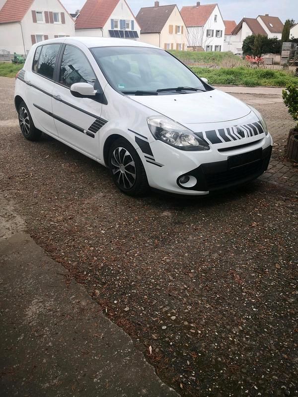 Gebraucht Renault Clio II 75 PS (55 kW) 2009 Weiß Kleinwagen