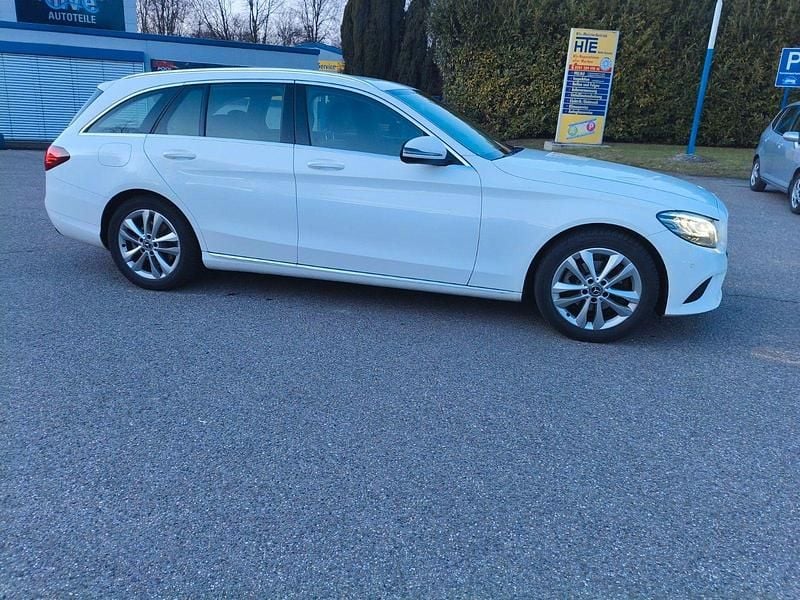 Gebraucht Mercedes C180 156 PS (114 kW) 2019 Weiß Kombi