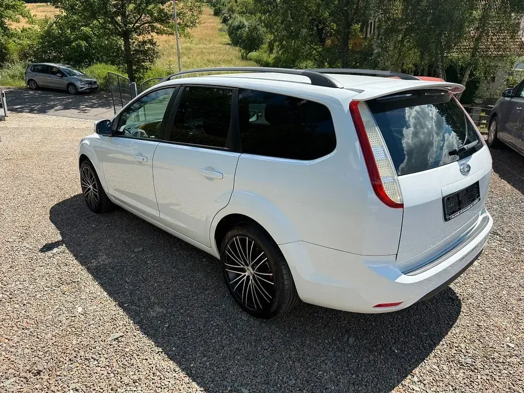 Gebraucht Ford Focus 125 PS (91 kW) 2008 Weiß Limousine