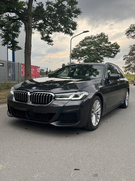 Grau Gebraucht 2020 BMW 540 Shadowline Kombi | 45.500 € (Teuer) - Bild 1/4