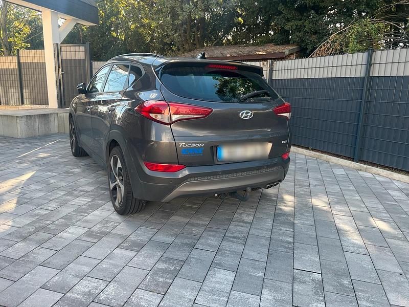 Braun Gebraucht 2015 Hyundai Tucson SUV | 15.500 € - Bild 1/4